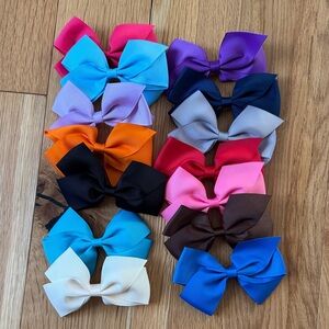 NEW set of 14, 4 inch hair bows